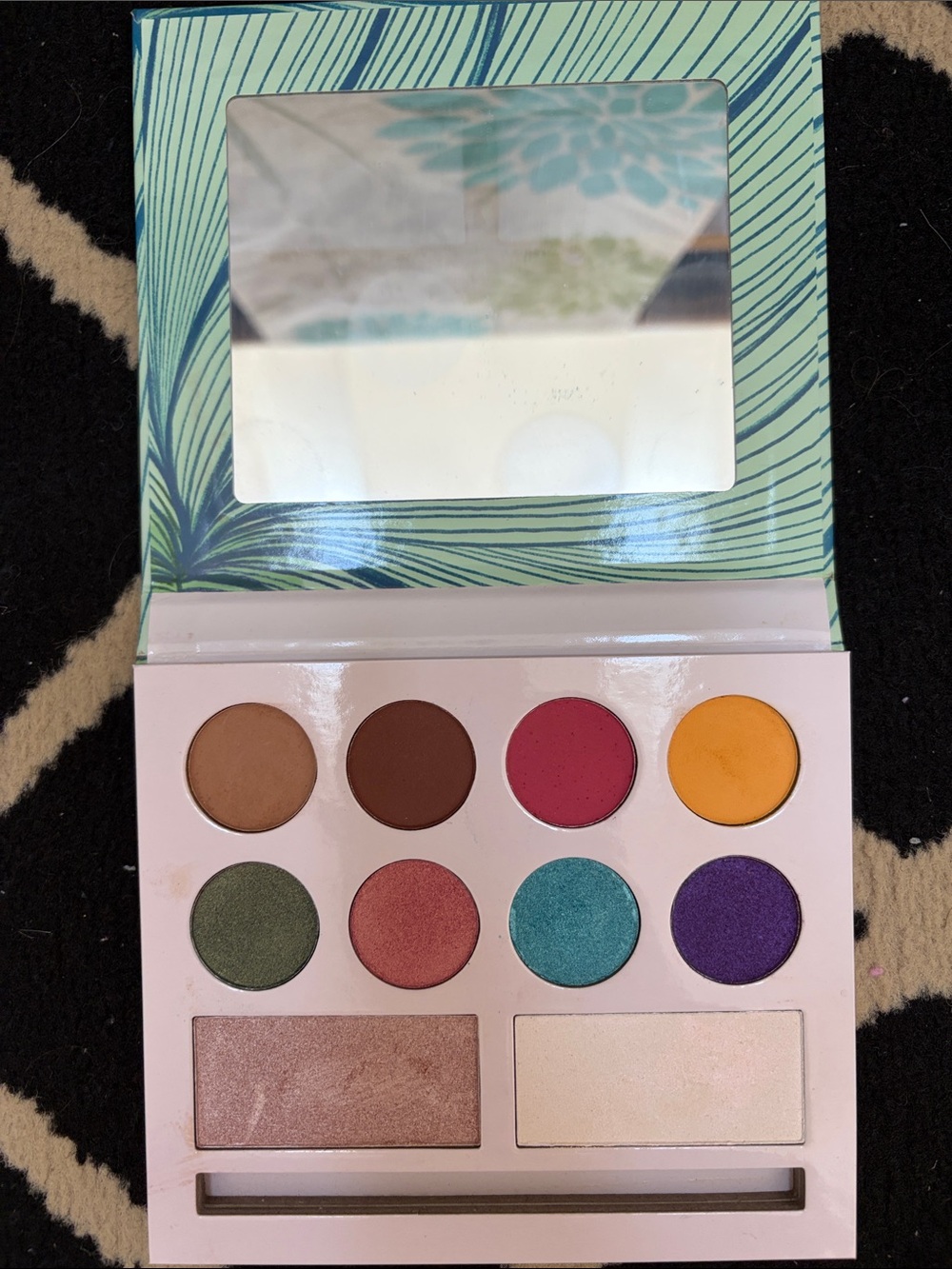 Neutral & Bright Eyeshadow Palette - Multi-Color